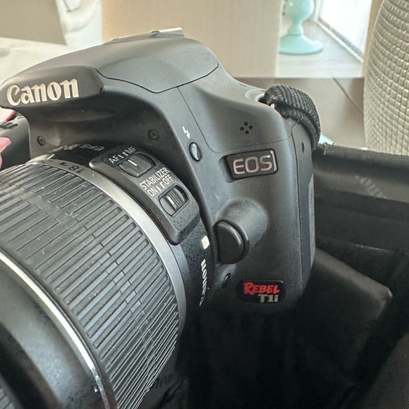CANON Rebel T1i EOS 500D with 2nd lenses- zoom battery, charger & case - Picture 6 of 16